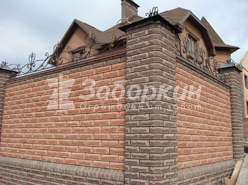 Кирпичный забор