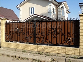 Кованые ограждения с профлистом