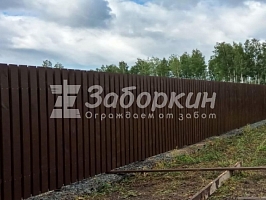 Сплошной забор из дерева